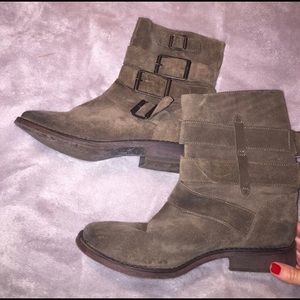 Brown distressed ankle bootie! Sz8.5. Leather